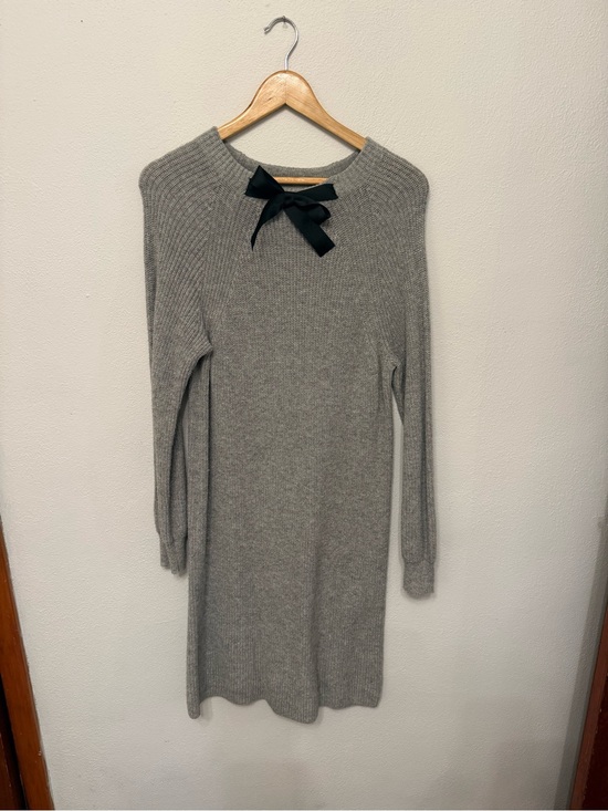 J. Crew Dresses & Skirts - J. Crew Gray Knit Long-Sleeve Dress with Black Bow